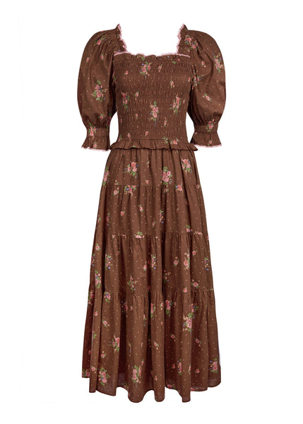 Robe de marguerite dans la prolifération de la récolte par