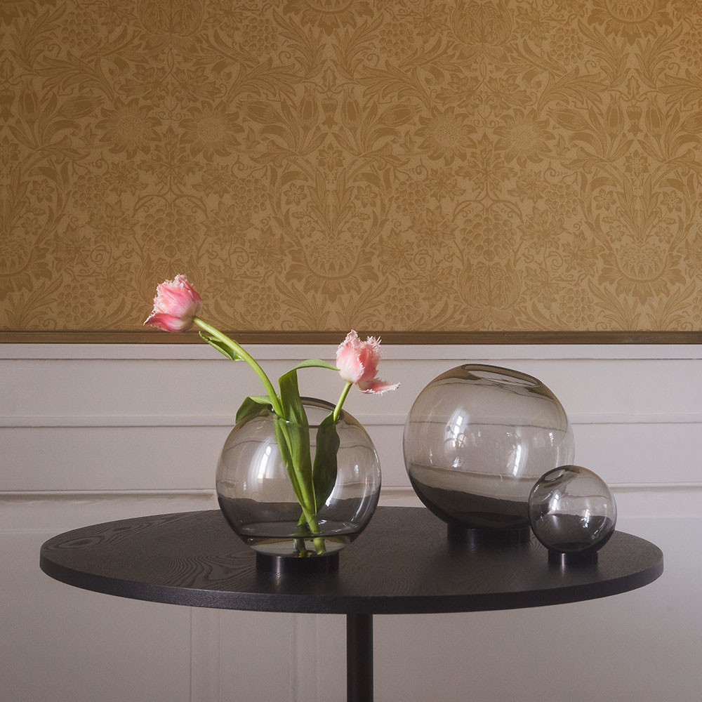 AYTM GLOBE vase w. stand Black/ Black Medium