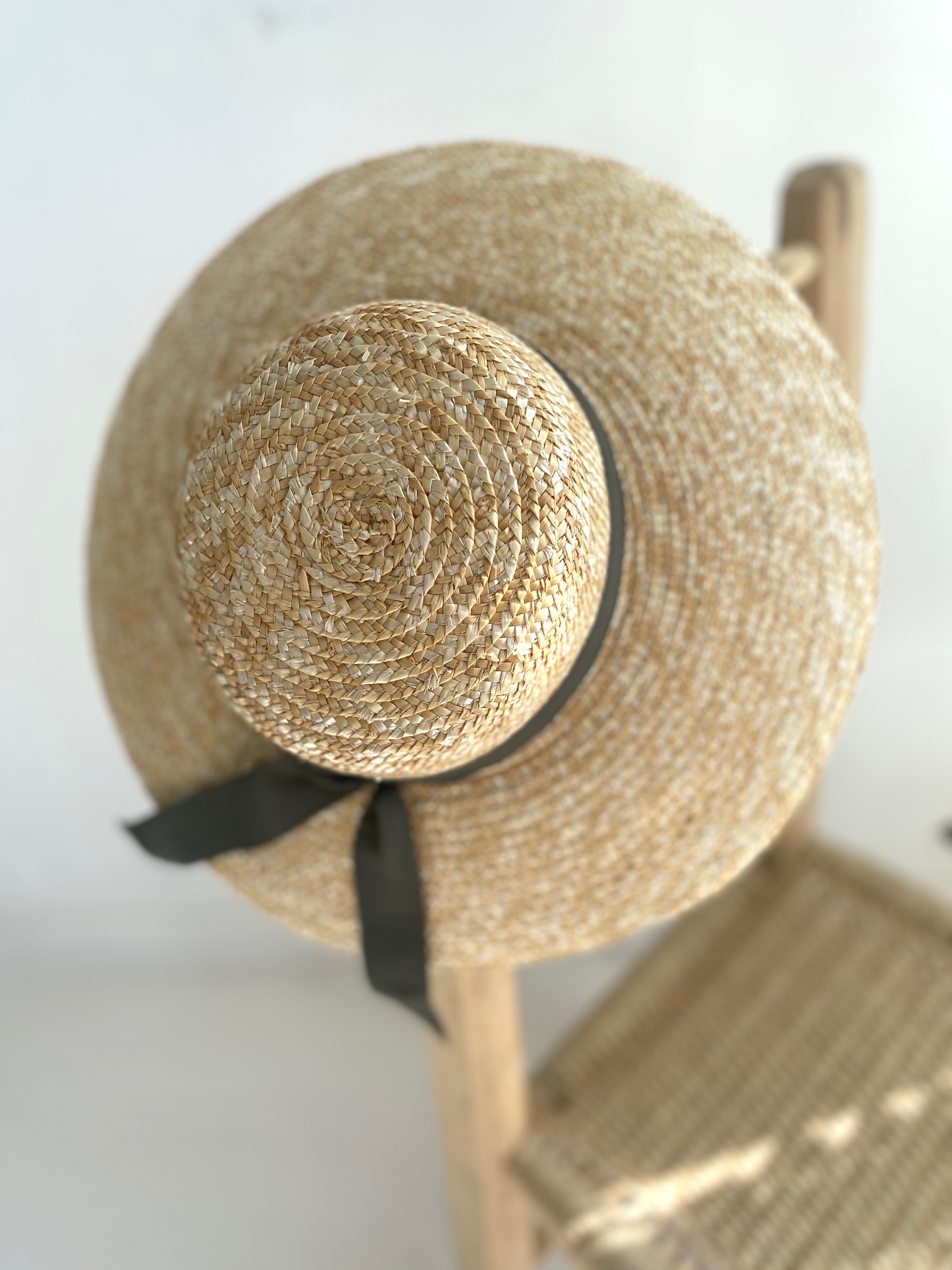 Pompon Bazar Straw Hat with Khaki Green Ribbon "Maryse"