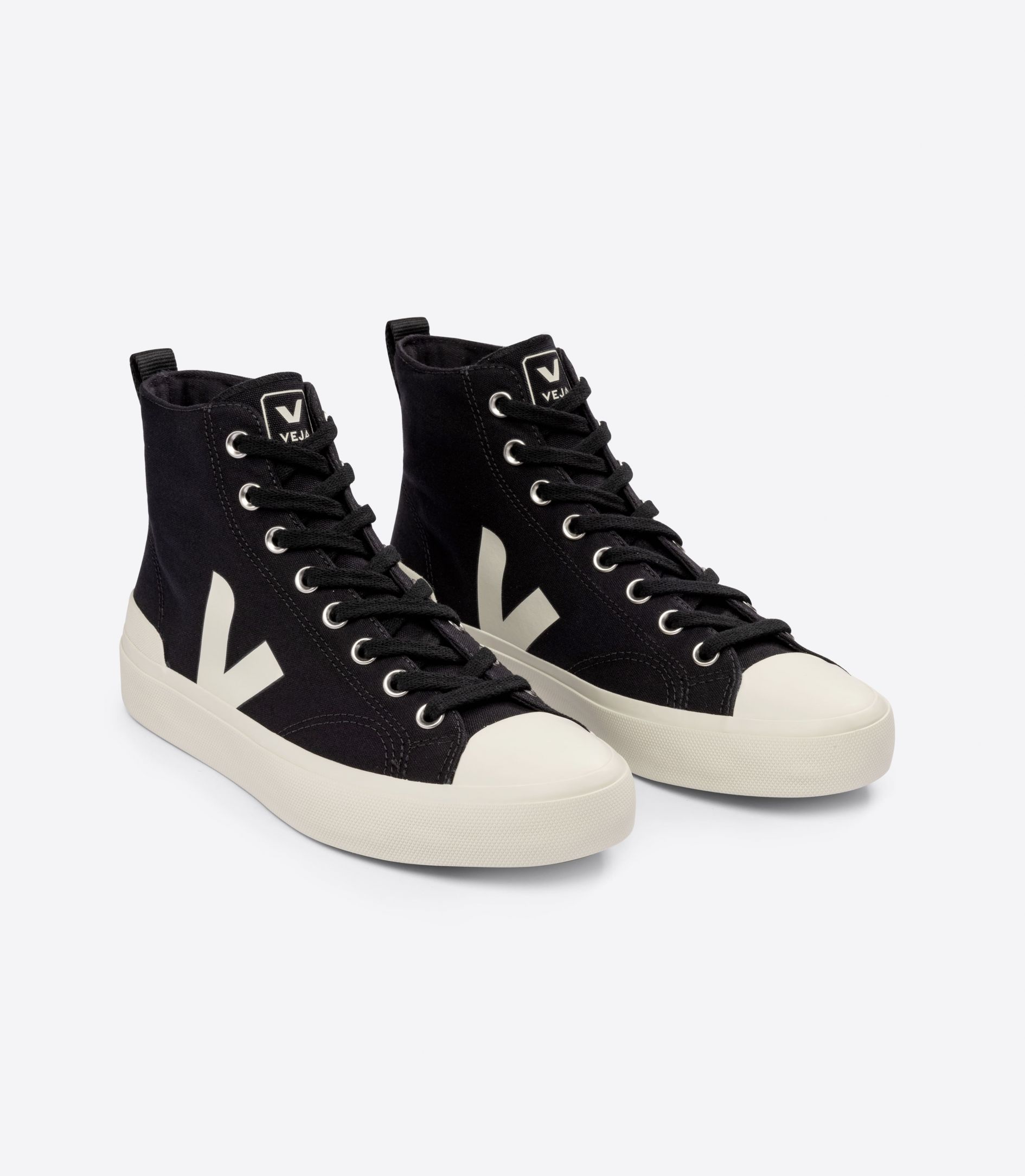 Veja WATA II Canvas Black Pierre 