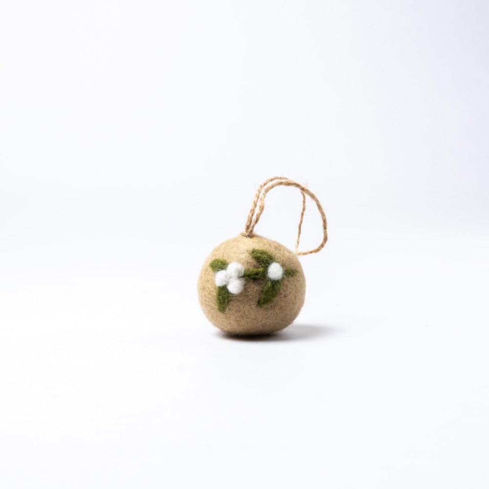 Felt Christmas bauble - Mistletoe 